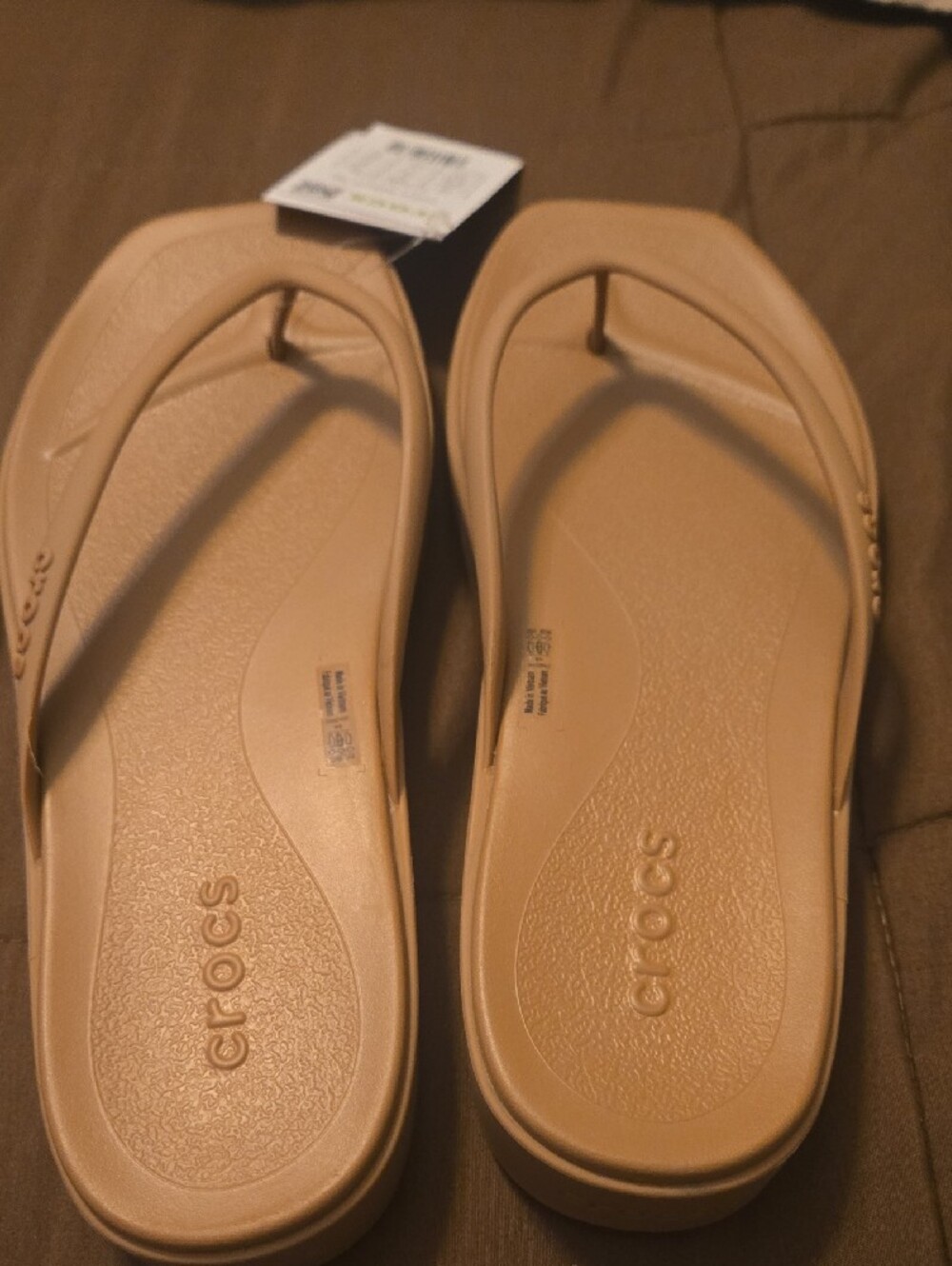 CROCS Women's MIAMI Platform Flip Sandals - Picture 4 of 7